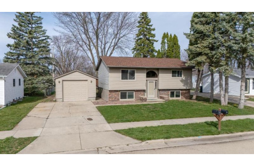 2263 Henry Street, Neenah, WI 54956