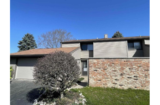 11015 North Elder Tree Court, Mequon, WI 53092