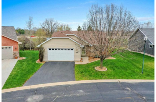 1440 North Westcreek Lane, Neenah, WI 54956