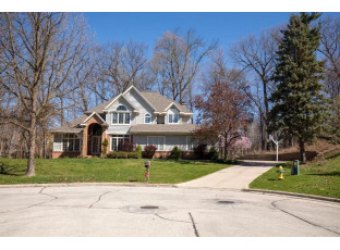 2474 Wood Oaks Circle Green Bay, WI 54302