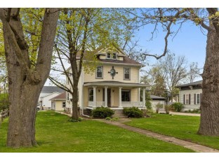 32 West New York Avenue Oshkosh, WI 54901-3758