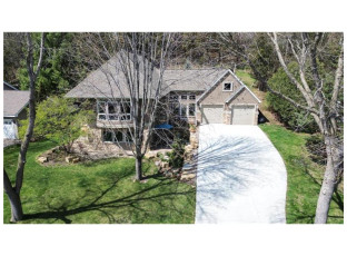 1743 Golf View Drive River Falls, WI 54022