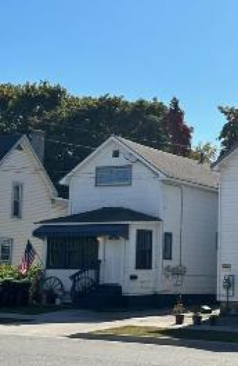 312 Carrie St Sault Sainte Marie, MI 49783