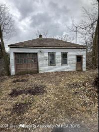 564 Paris Lansing, MI 48910