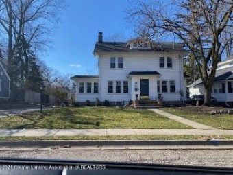 821 Sunset Lane East Lansing, MI 48823