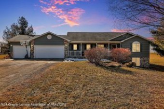 1021 Stone Oak Lane Grand Ledge, MI 48837