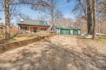 3759 E Buchanan Road White Cloud, MI 49349