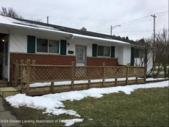 2141 Holly Way Lansing, MI 48910