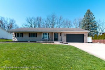 2805 Lamoreaux Lane Holt, MI 48842