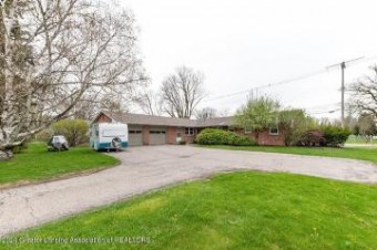 1500/1512 Woodside Drive East Lansing, MI 48823