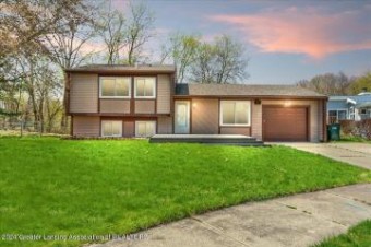 319 Lama Circle Lansing, MI 48911