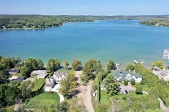 5719 Country Club Shores Petoskey, MI 49770