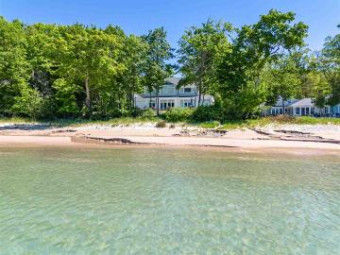 6141 Beech Avenue Harbor Springs, MI 49740