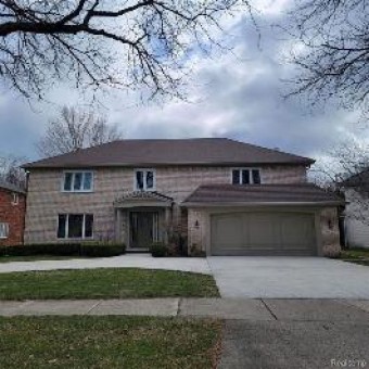 529 Coventry Lane Grosse Pointe Woods, MI 48236