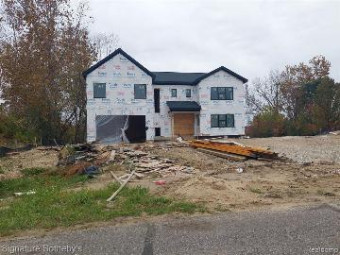 6145 Whispering Meadows Drive White Lake, MI 48383