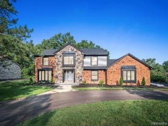 4370 Strathdale Lane West Bloomfield, MI 48323