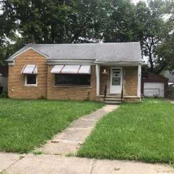 24690 Parklawn Street Oak Park, MI 48237