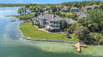 82 Chateaux Du Lac Fenton, MI 48430