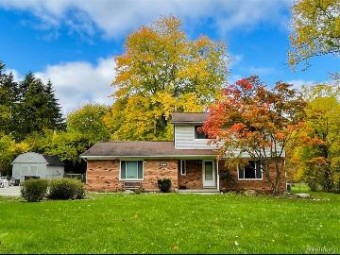 2510 S Hickory Ridge Trail Milford, MI 48380