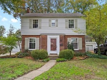 1799 Hollywood Avenue Grosse Pointe Woods, MI 48236