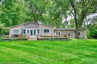 6115 Fonda Lake Drive Brighton, MI 48116