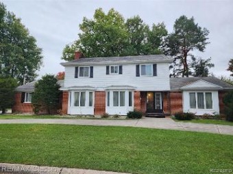 25 S Duval Road Grosse Pointe Shores, MI 48236