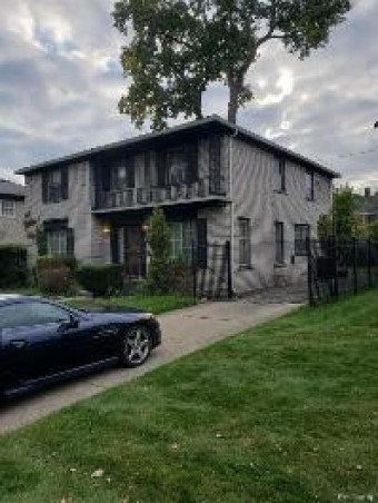 24561 Seneca Street Oak Park, MI 48237