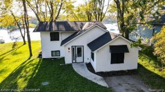 9879 Dixie Clarkston, MI 48348