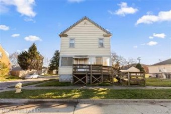 303 Perry Place Wyandotte, MI 48192