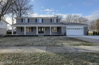 1111 Blairmoor Grosse Pointe Woods, MI 48236