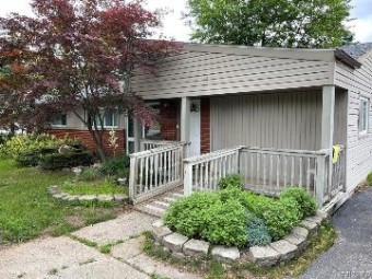 2145 Saint Joseph Street West Bloomfield, MI 48324