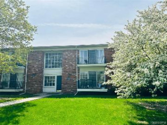 490 Fox Hills Drive N 8 Bloomfield Hills, MI 48304