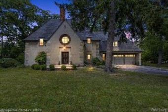 347 Kercheval Avenue Grosse Pointe Farms, MI 48236