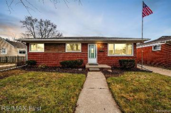 24682 Rosalind Avenue Eastpointe, MI 48021