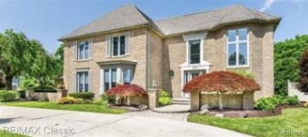 793 Michaux Lane Grosse Pointe Shores, MI 48236