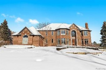 714 Wellington Circle Rochester Hills, MI 48309