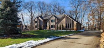 2640 Towering Oaks Drive White Lake, MI 48383