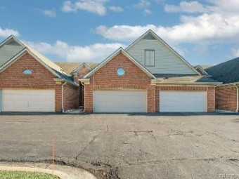 7106 Moore Shelby Township, MI 48317