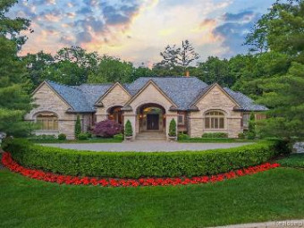 20 Hidden Ridge Bloomfield Hills, MI 48304