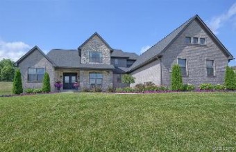 10474 Stoney Point Drive South Lyon, MI 48178