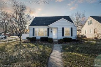 207 Nakota Street Clawson, MI 48017