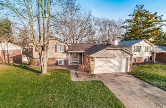 5270 Woodcreek Trail Clarkston, MI 48346