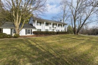 30090 Cheviot Hills Drive Franklin, MI 48025