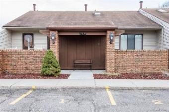 25832 Lexington 2 South Lyon, MI 48178