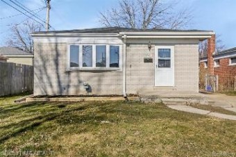 32401 Van Dover Street Saint Clair Shores, MI 48082