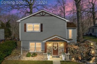 11833 Four Lakes Drive South Lyon, MI 48178