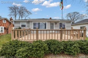 2801 Lansdowne Road Waterford, MI 48329