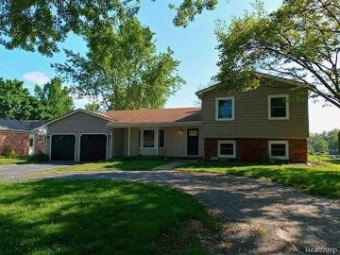 6522 Ellinwood Drive White Lake, MI 48383