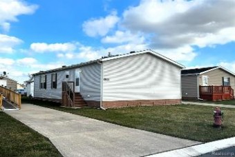 13458 Pear Street Carleton, MI 48117