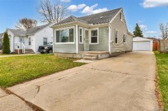 22420 Daniels Street Saint Clair Shores, MI 48081